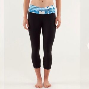 LULULEMON Women’s Astro Wunder Under Crop Black/blue size: 6